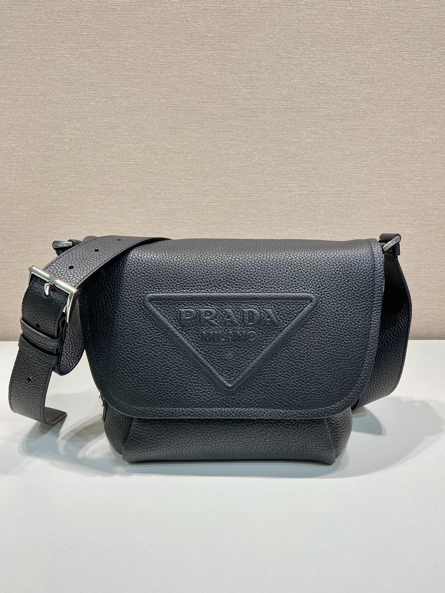Prada_2VD056_Messenger_B